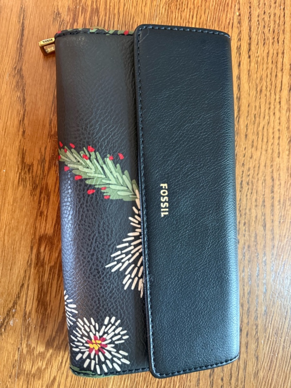 Fossil Black Leather Floral Zip Wallet- EUC. Minimal signs of wear.
